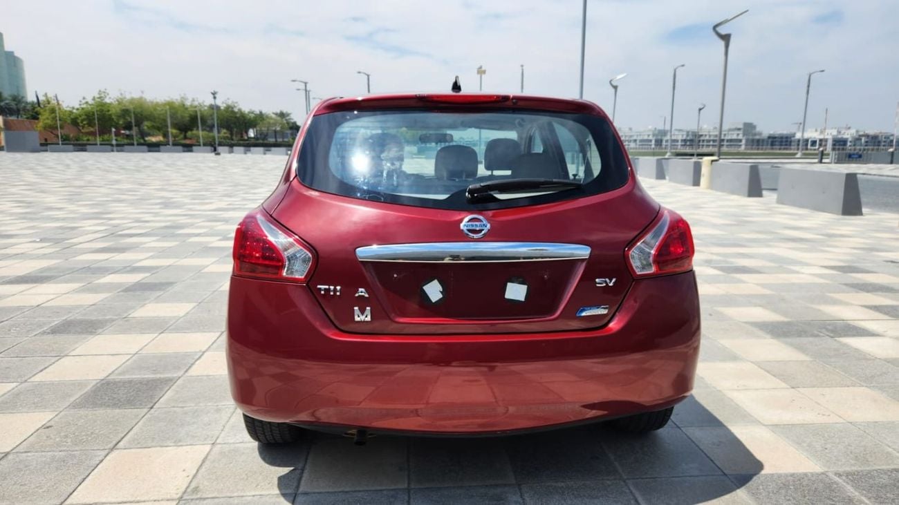 Nissan Tiida SV