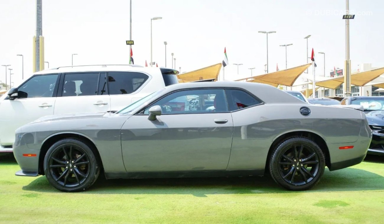 دودج تشالينجر Challenger SXT V6 3.6L 2018/SunRooof/ Leather interior/Very Good Condetion