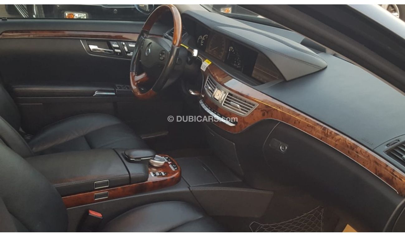 مرسيدس بنز S 350 مرسيدس S350 موديل 2006 ياباني ماشيه 70الف فقط السياره بحاله ممتازه ولا تحتاج اي مصروف