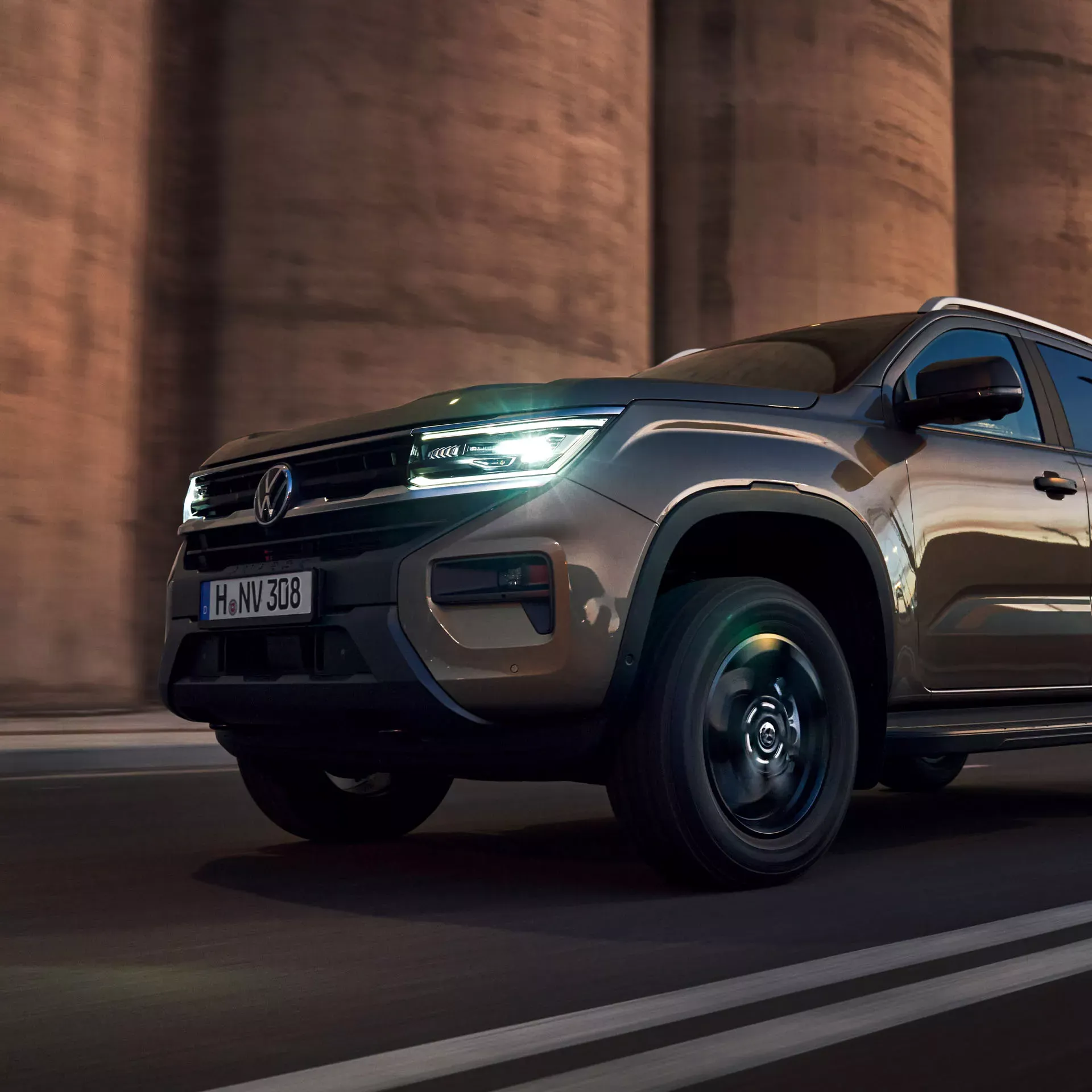 Volkswagen Amarok exterior - Headlamps