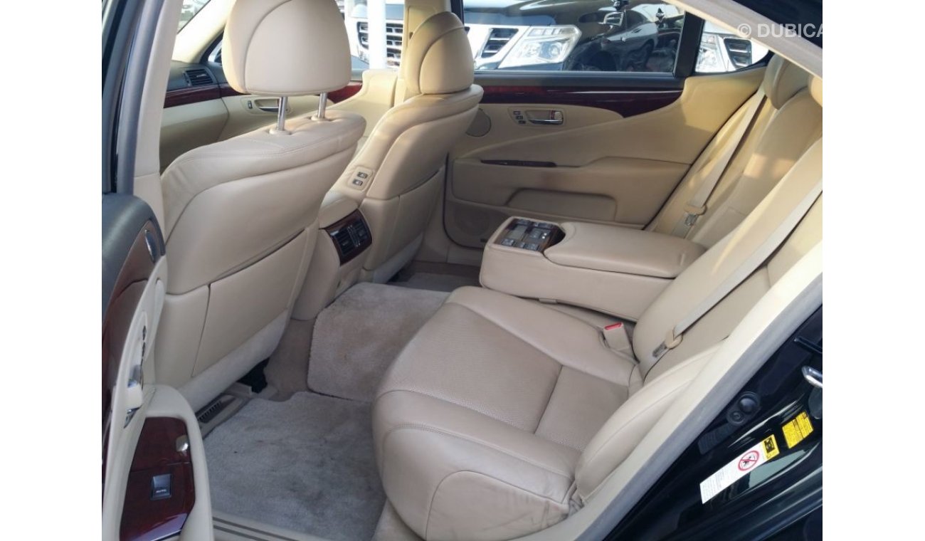 Lexus LS460 GCC - Full option - Full service history AL Futaim