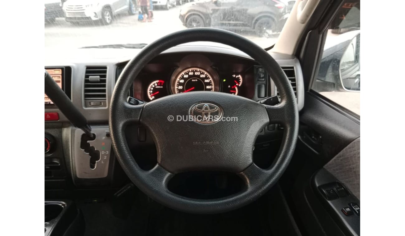 Toyota Hiace TOYOTA HIACE VAN RIGHT HAND DRIVE (PM1616)