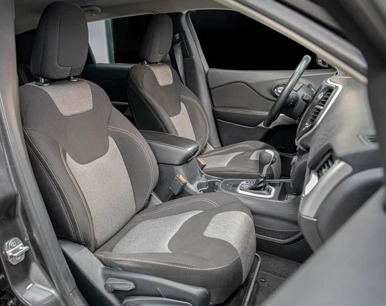 جيب شيروكي Sport 2.4L