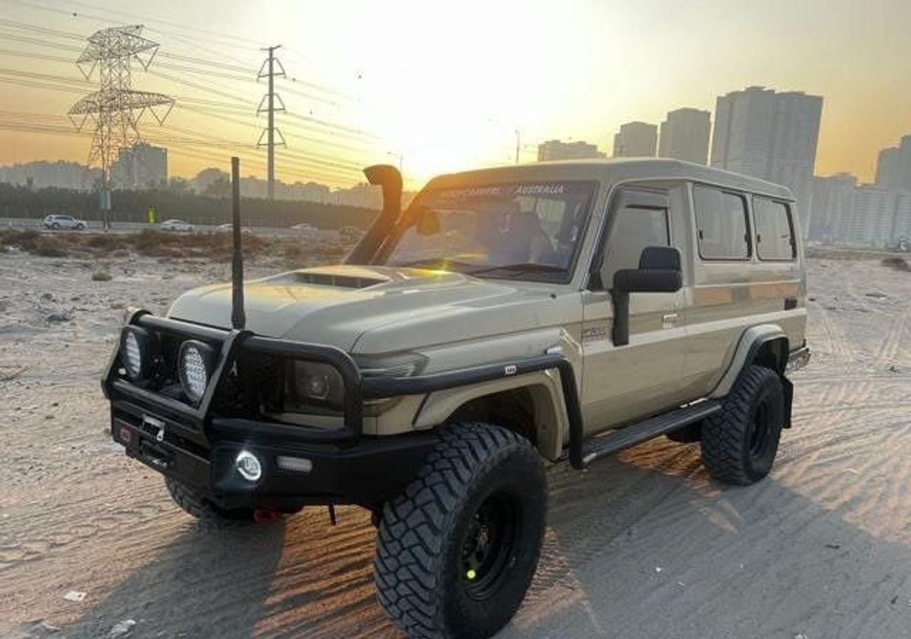 Toyota Land Cruiser 70 RIGHT HAND DRIVE DIESEL 4.5 LITER MANUAL GEAR