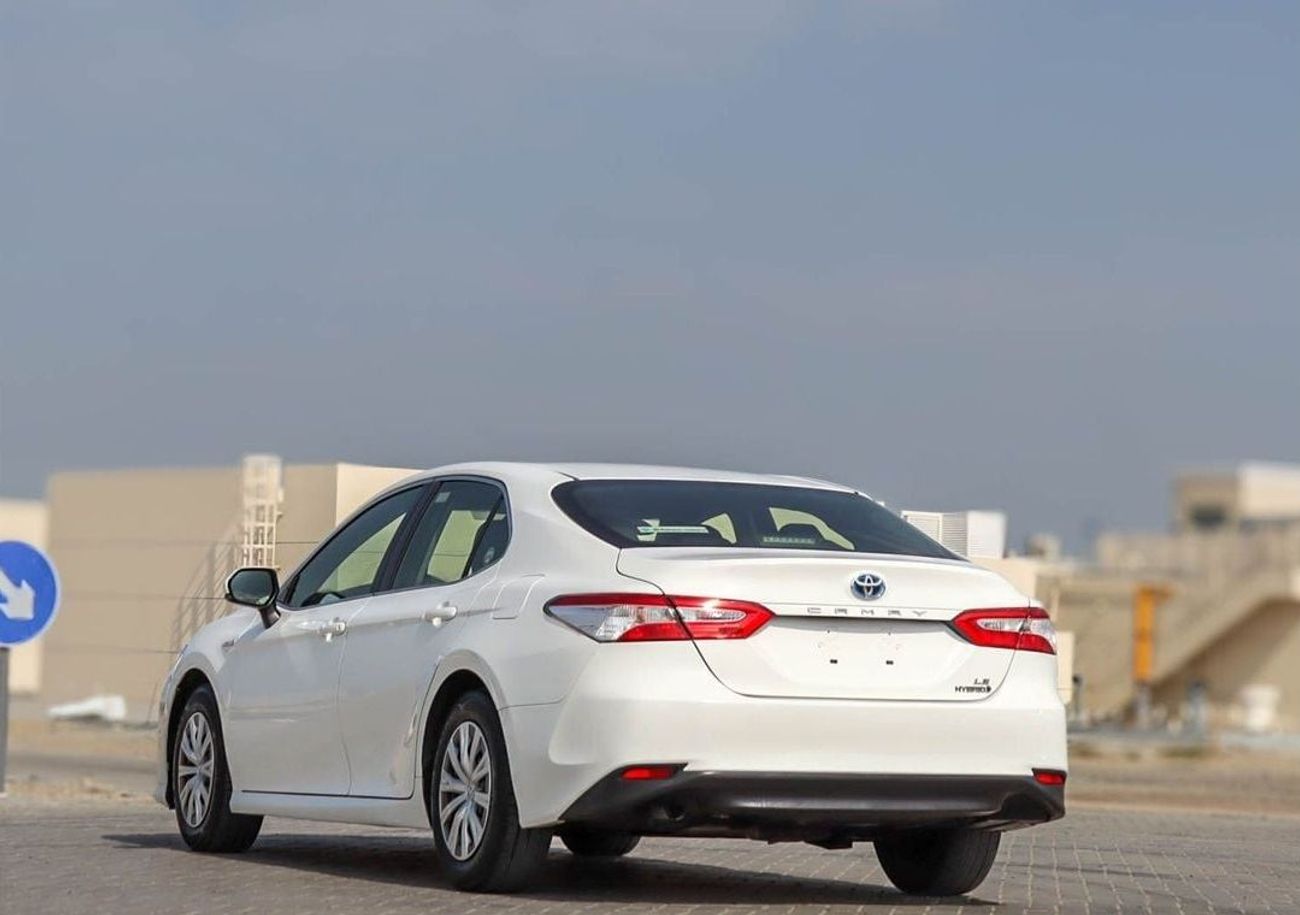 Toyota Camry LE 2.5L (176 HP) Toyota Camry 2020 GCC  Hybrid, original paint without accident, in excellent condit