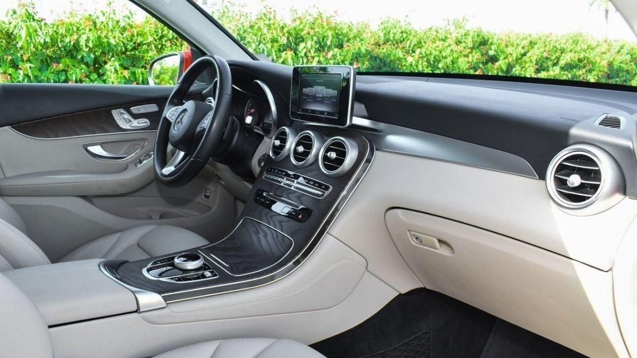 Mercedes-Benz GLC 300 Std Mercedes GLC300 AMG II 2018 II FULLY LOADED