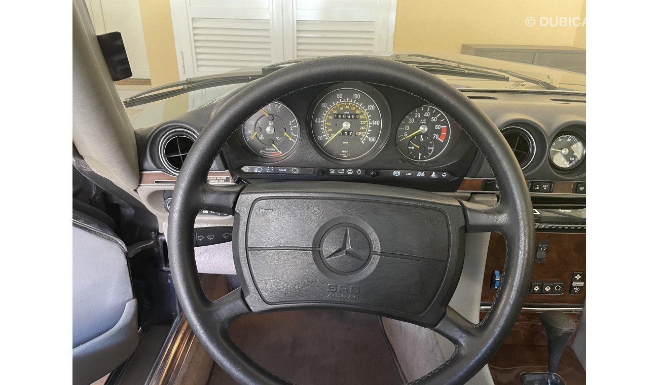 Mercedes-Benz 560 SL