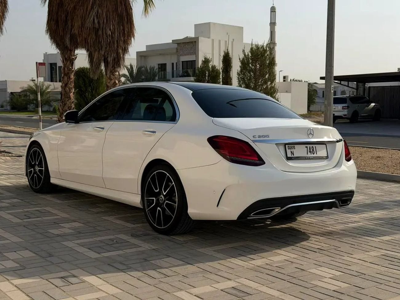 Mercedes Benz C200 MERCEDES C200 - MODEL - GCC SPECS - NO ACCIDENT - FULL SERVICE HISTORY