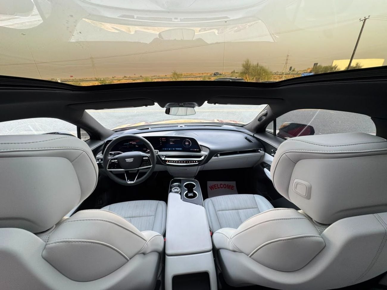 Cadillac Lyriq LAUNCH EDITION FULLY ELECTRIC / LAXURY CAR / BIG SCREEN / PREMIUM SOUND SYSTEM / 360 CAMERA / COOLING AND HEATING S