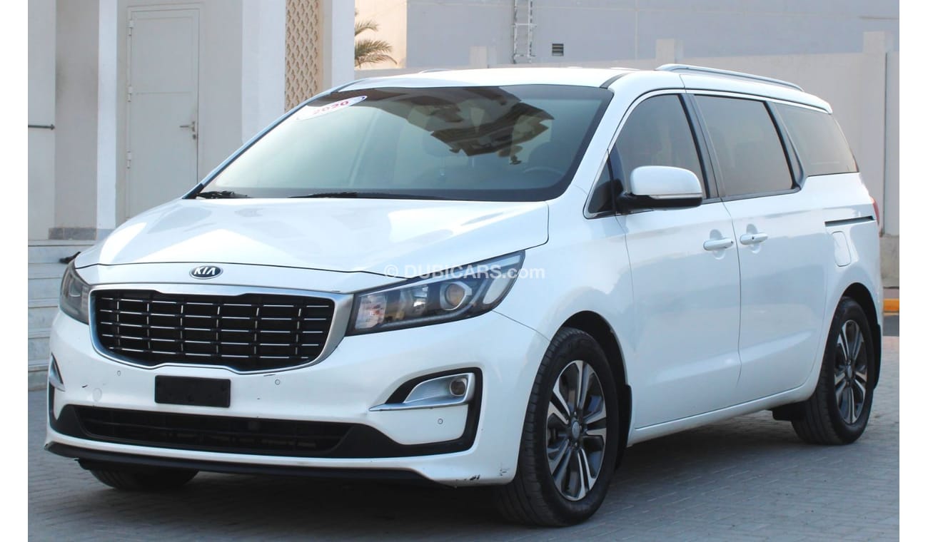 كيا كارنيفال LX كيا جراند كرنفال 2020 خليجي ميد ابشن بحالة ممتازة