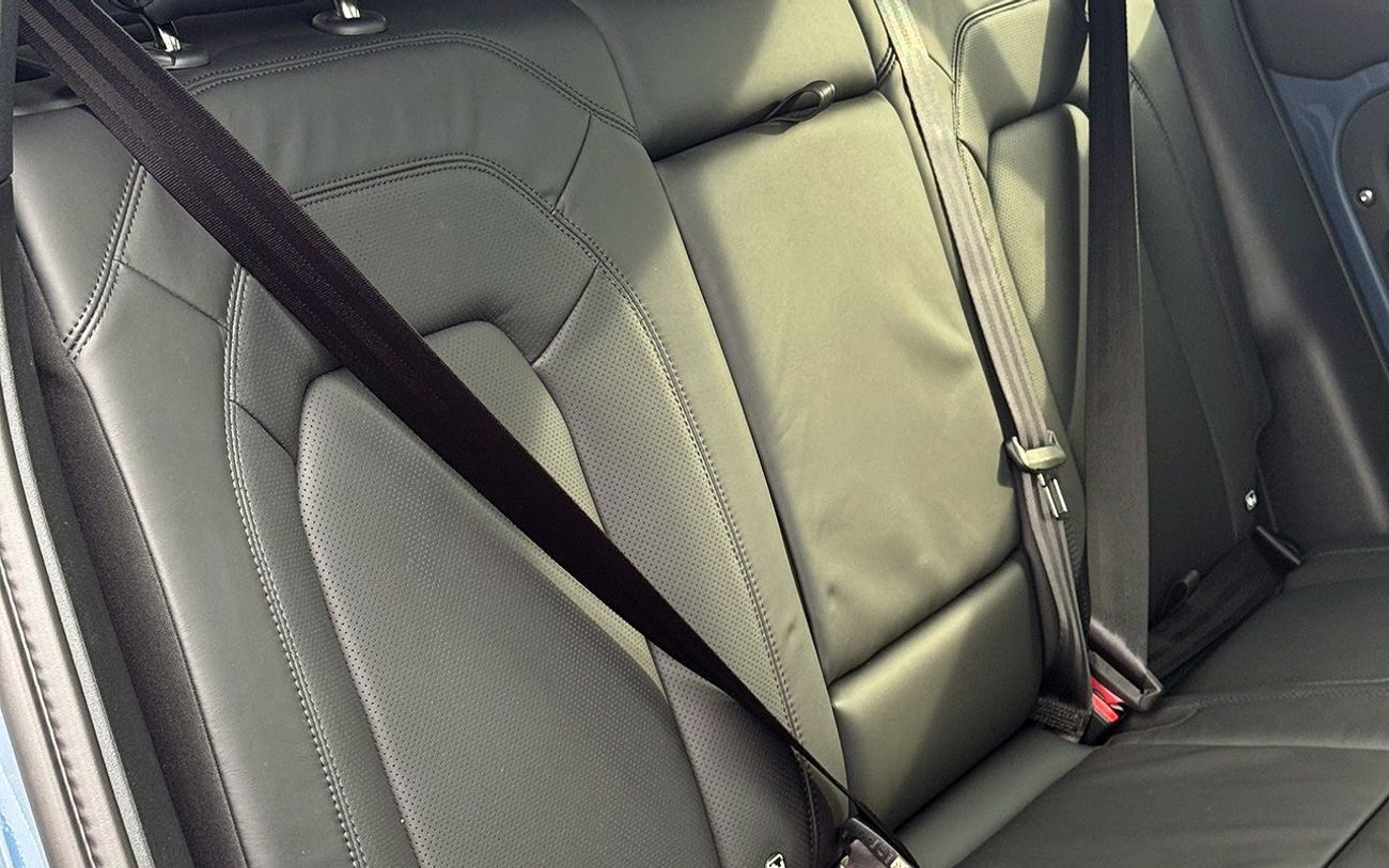 Land Rover Defender P300 110 2.0L (5 Seater) RIGHT HAND DRIVE