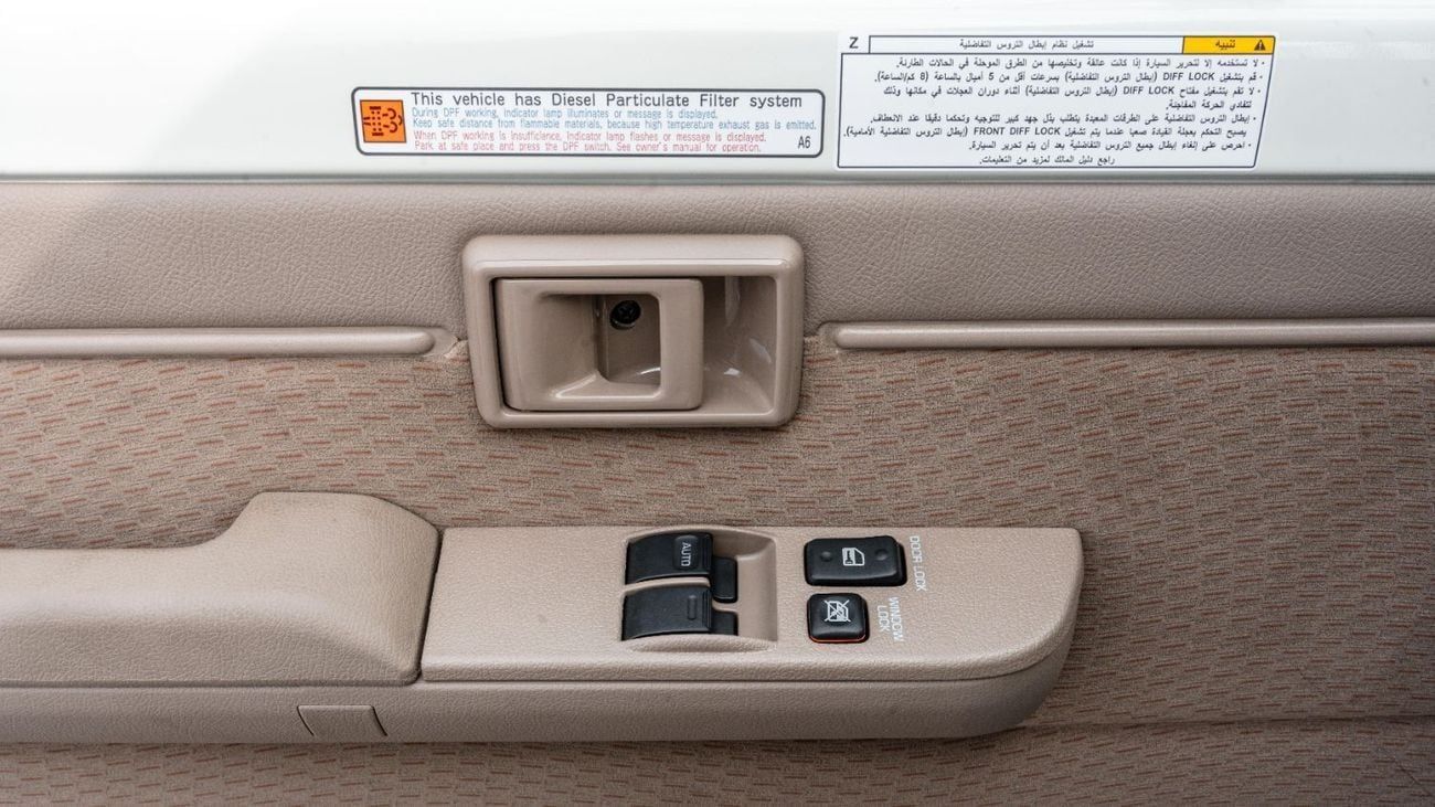 Toyota Land Cruiser Pick Up 2026 Toyota LC79 2.8L MT Diesel (white-Brown)