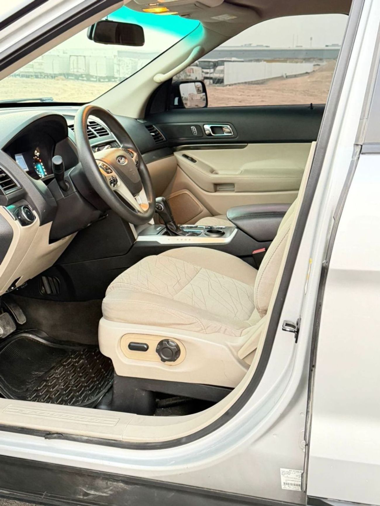 Ford Explorer Limited 3.5L Excellent condition & luxury feel