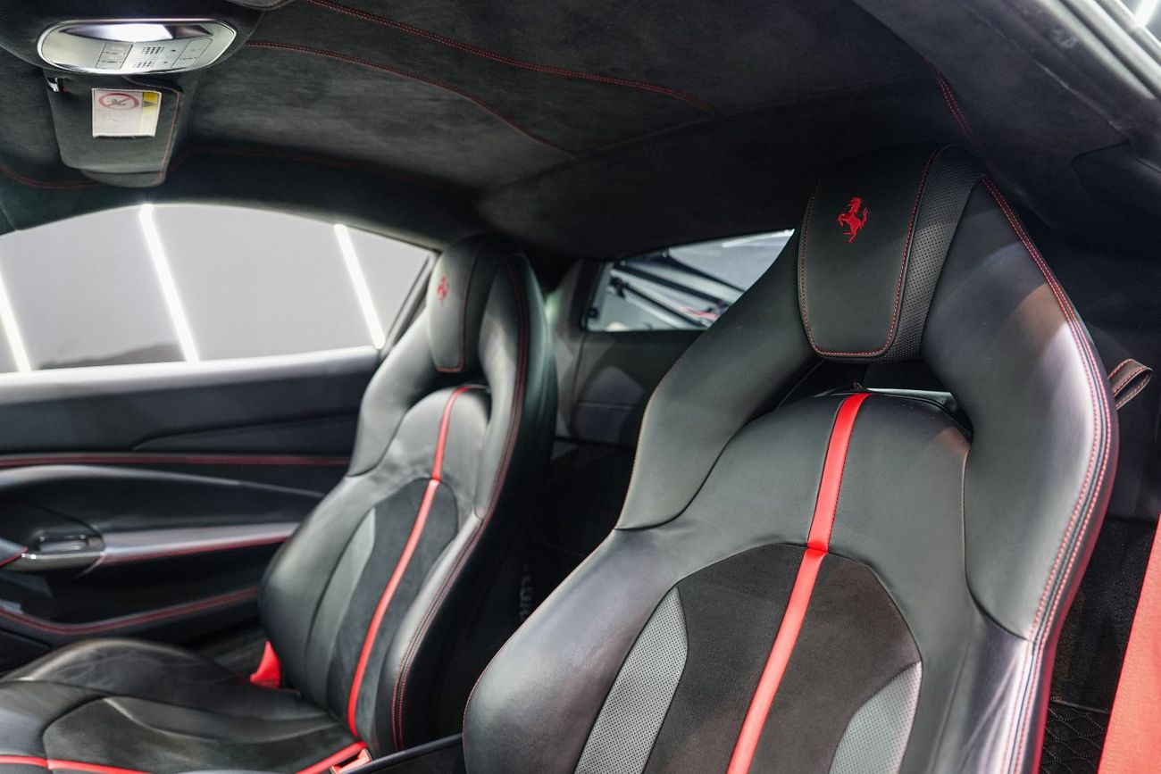 فيراري F8 تريبوتو 3.9T V8 Carbon Interior, Apple CarPlay, JBL Audio, Passenger Display, Dealer Warranty + Service!!