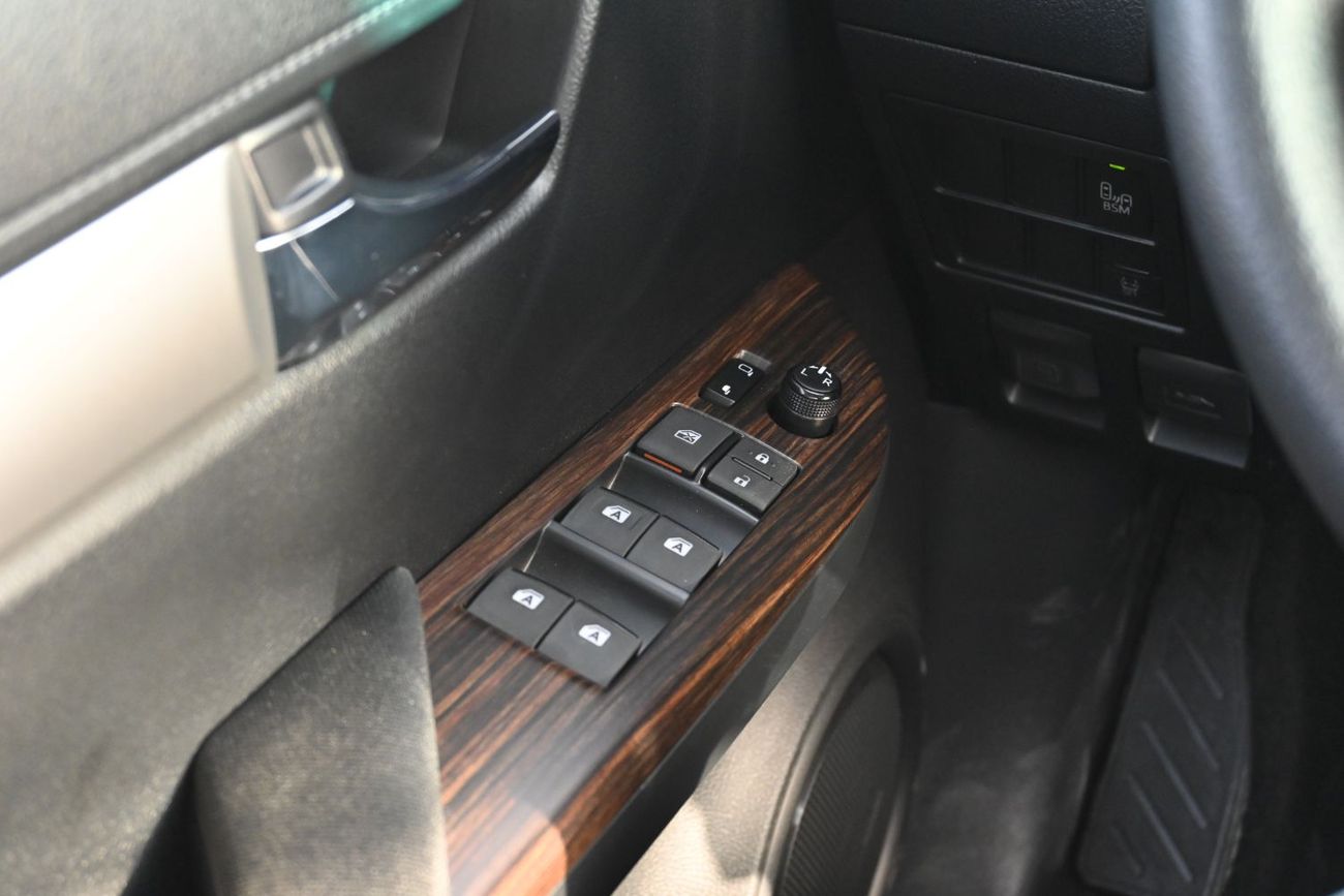 تويوتا هيلوكس Toyota Hilux SR5 2.7L Automatic, Petrol, 4WD, Pickup