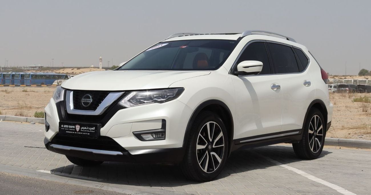Nissan XTrail SL 2.5L (169 HP) Nissan X-Trail, a GCC car in excellent condition, accident-free, model 2021 with a