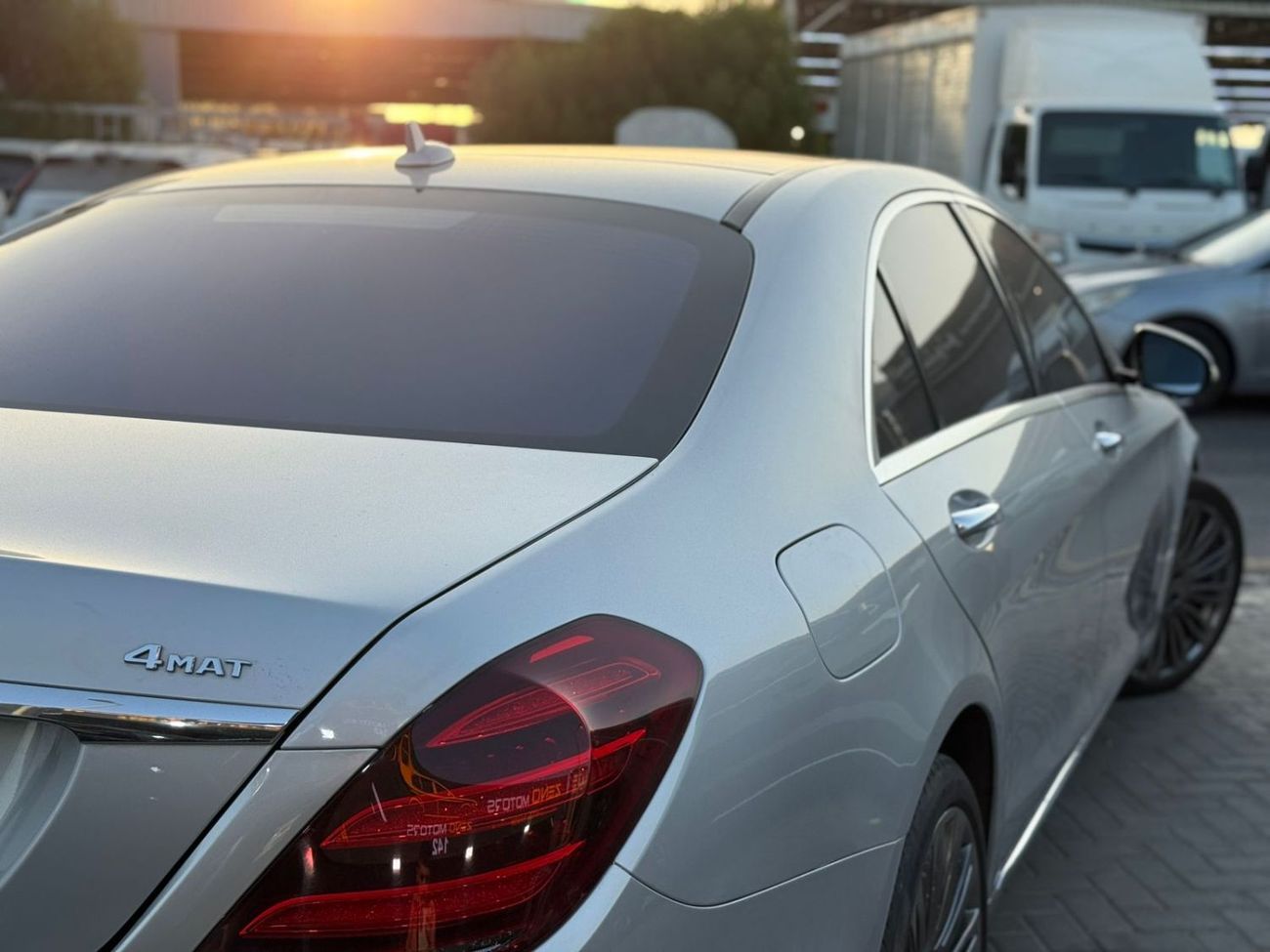 Mercedes-Benz S 560 Std 4.0L (463 HP)