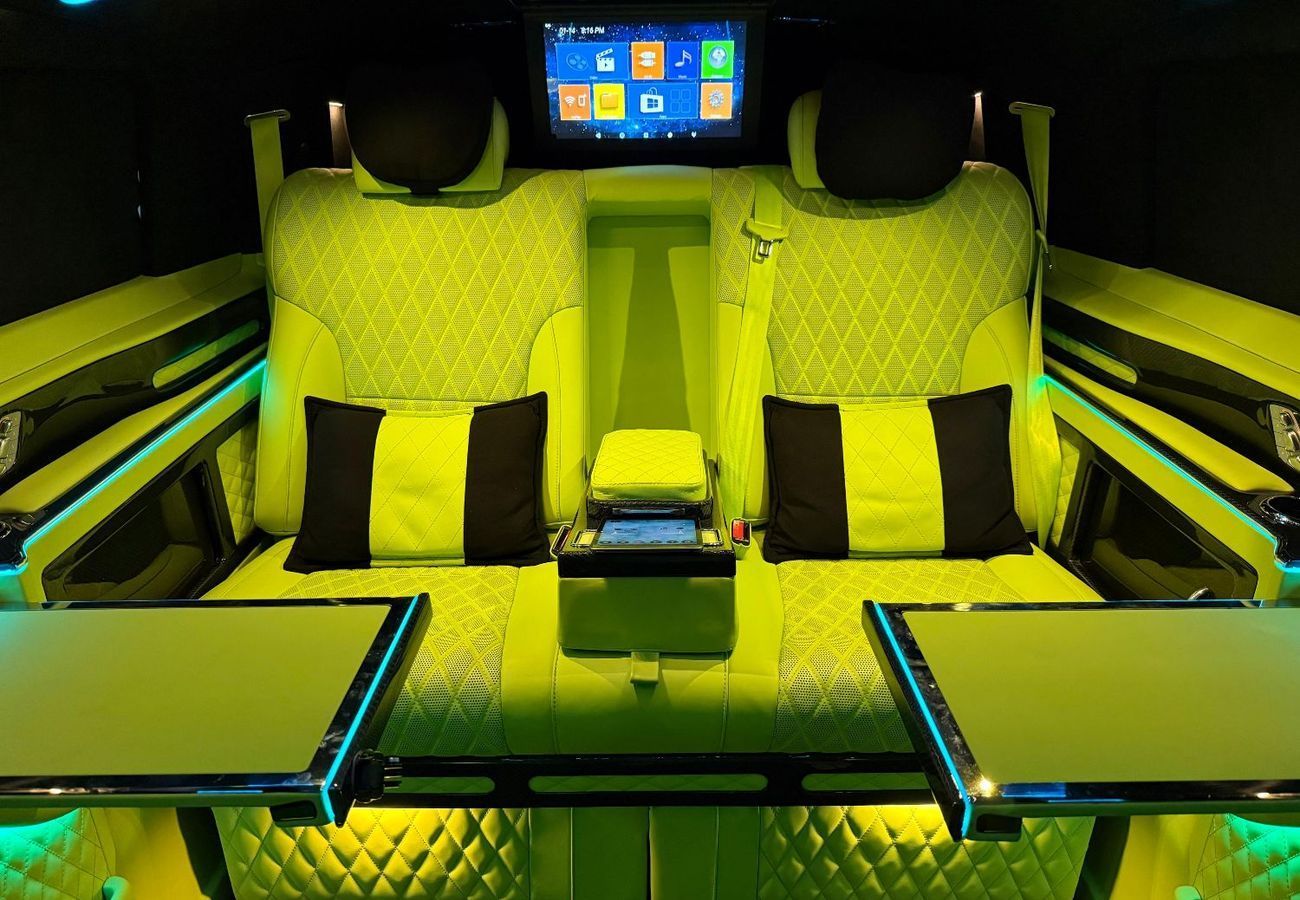 Mercedes Maybach V250 Maybach 2023 Mercedes Benz V250 Maybach Kit, 2028 Mercedes Warranty, Low Km, Excellent Condition, GCC