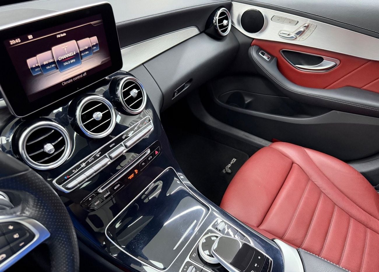 مرسيدس بنز C 200 GCC.. Perfect Condition .. AMG .. Panoramic