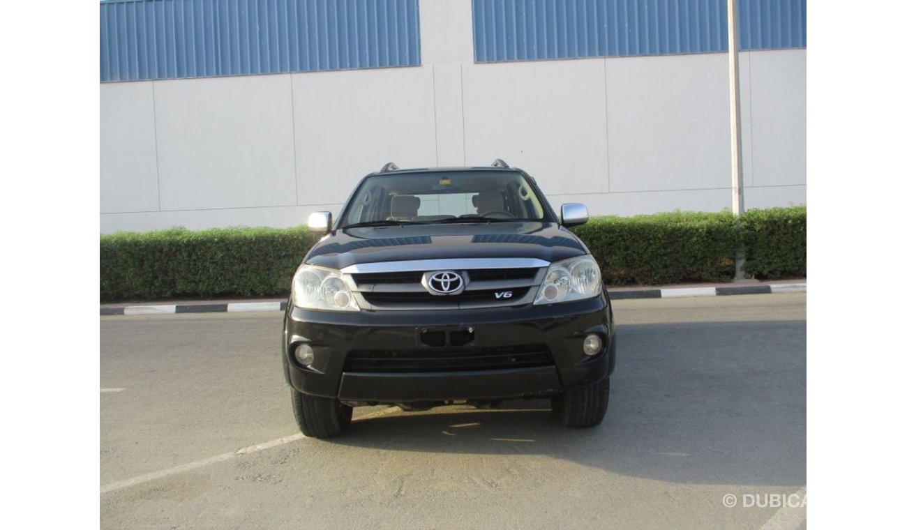 Toyota Fortuner Toyota Fortuner 2006 gulf V6 original paint 100%  ,full services history