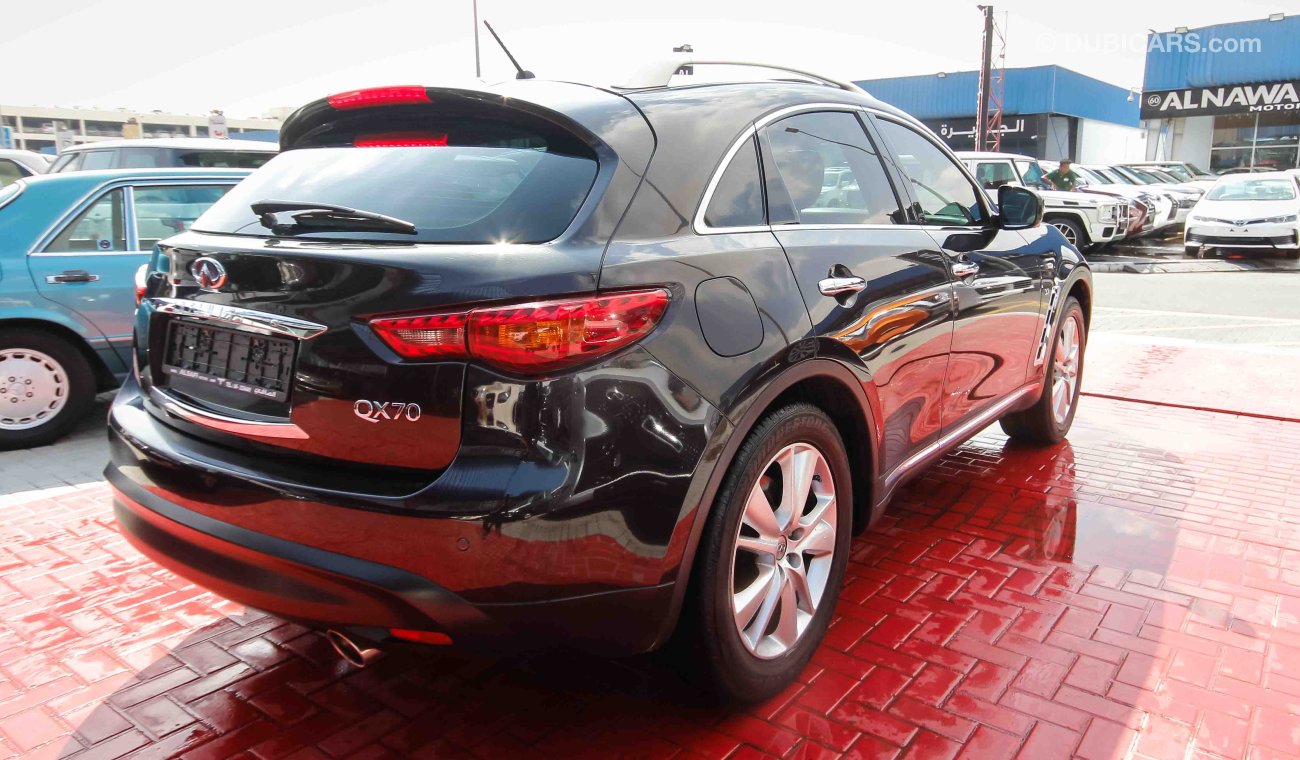 إنفينيتي QX70