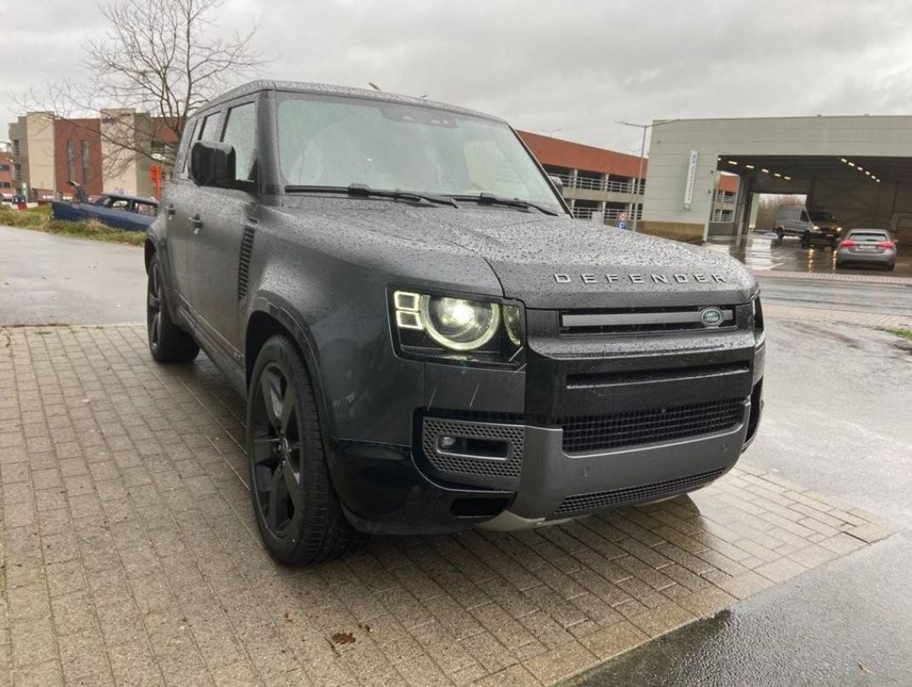 لاند روفر ديفندر Defender Carpathian V8 2023