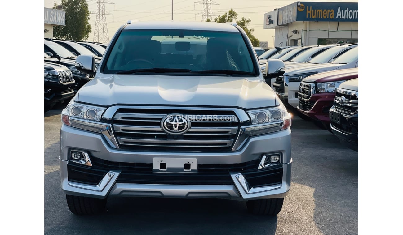 Toyota Land Cruiser Toyota Landcruiser 2016 model for sale from Humera automobile motors in Dubai . silver 2016 model .
