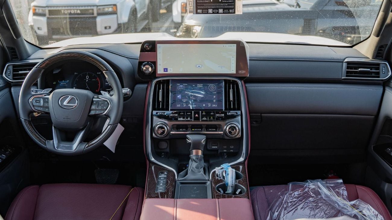 Lexus LX 600 2025 Lexus LX600 Signature 3.5L AT Petrol (White)