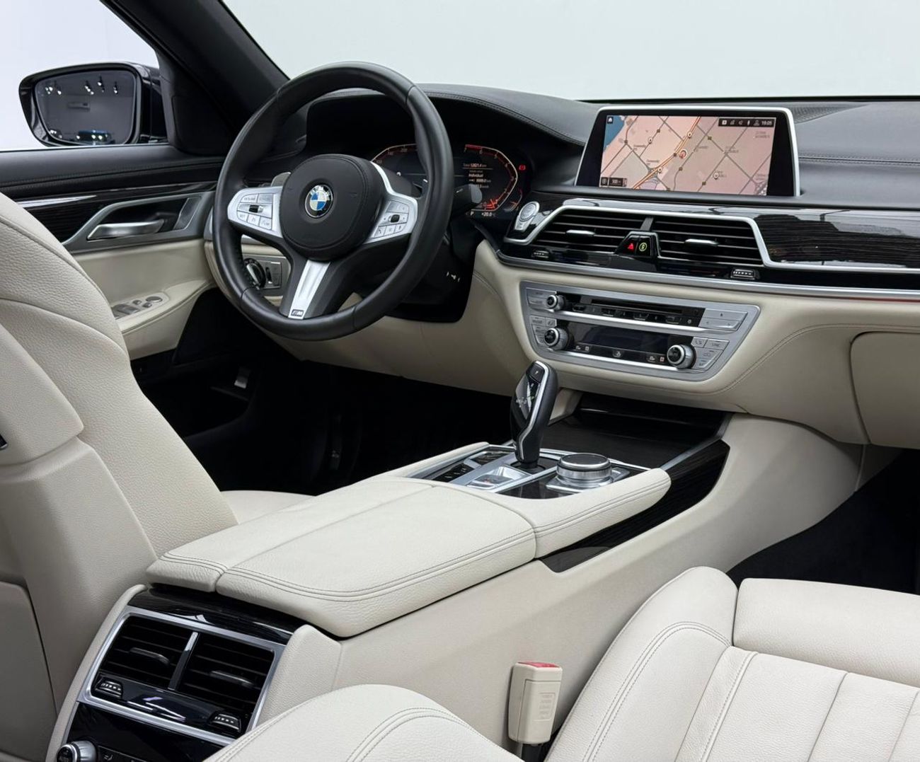 بي أم دبليو 730Li 2020 BMW 730Li, Warranty, Very Low Km, Fully Loaded, Excellent Condition, GCC