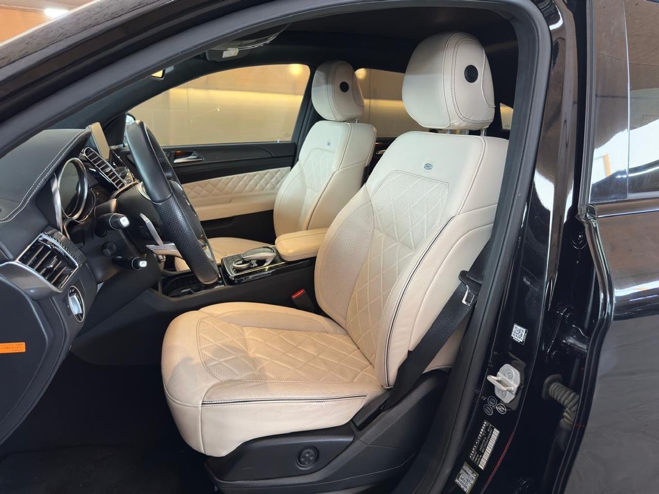 مرسيدس بنز GLE 43 AMG MERCEDES GLE 43 AMG COUPE 2017 | DESIGNO PACKAGE | CARBON INTERIOR TRIM | 22” AMG DOUBLE SPOKE WHEEL