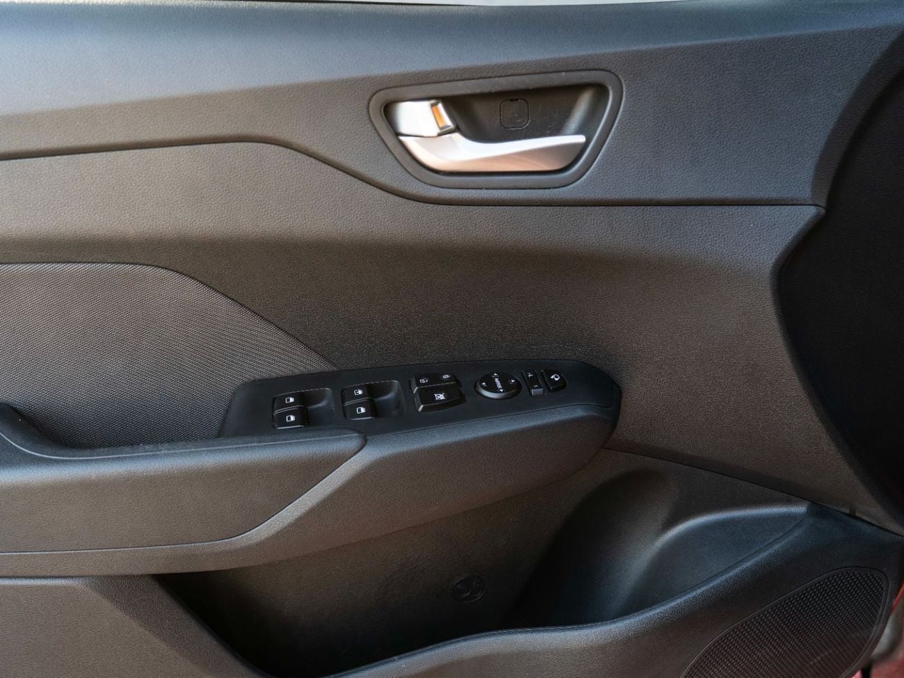 Hyundai Accent Base 1.6L (123 HP)