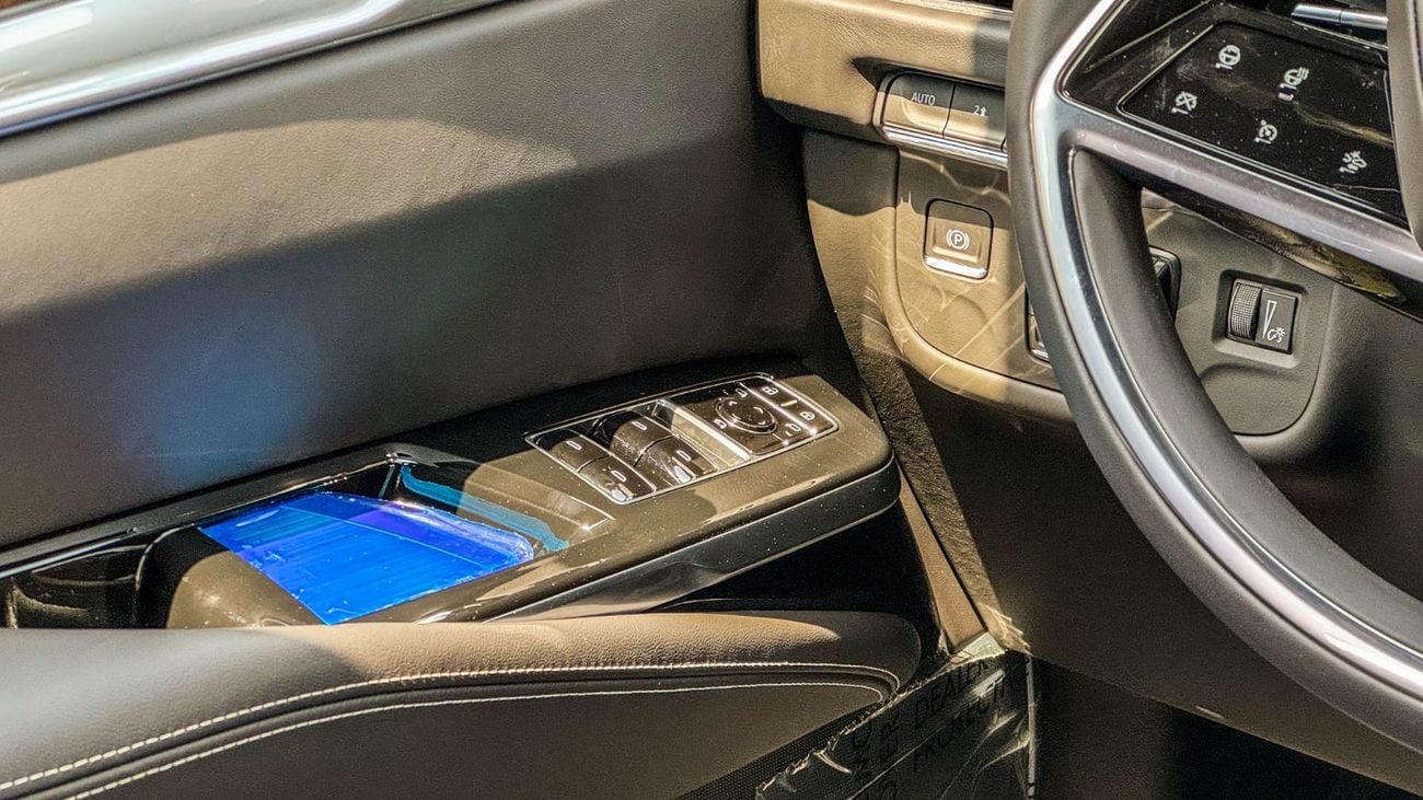 كاديلاك إسكالاد Sport Platinum Executive 6.2L V8 4WD 2026 Brand New American Specs