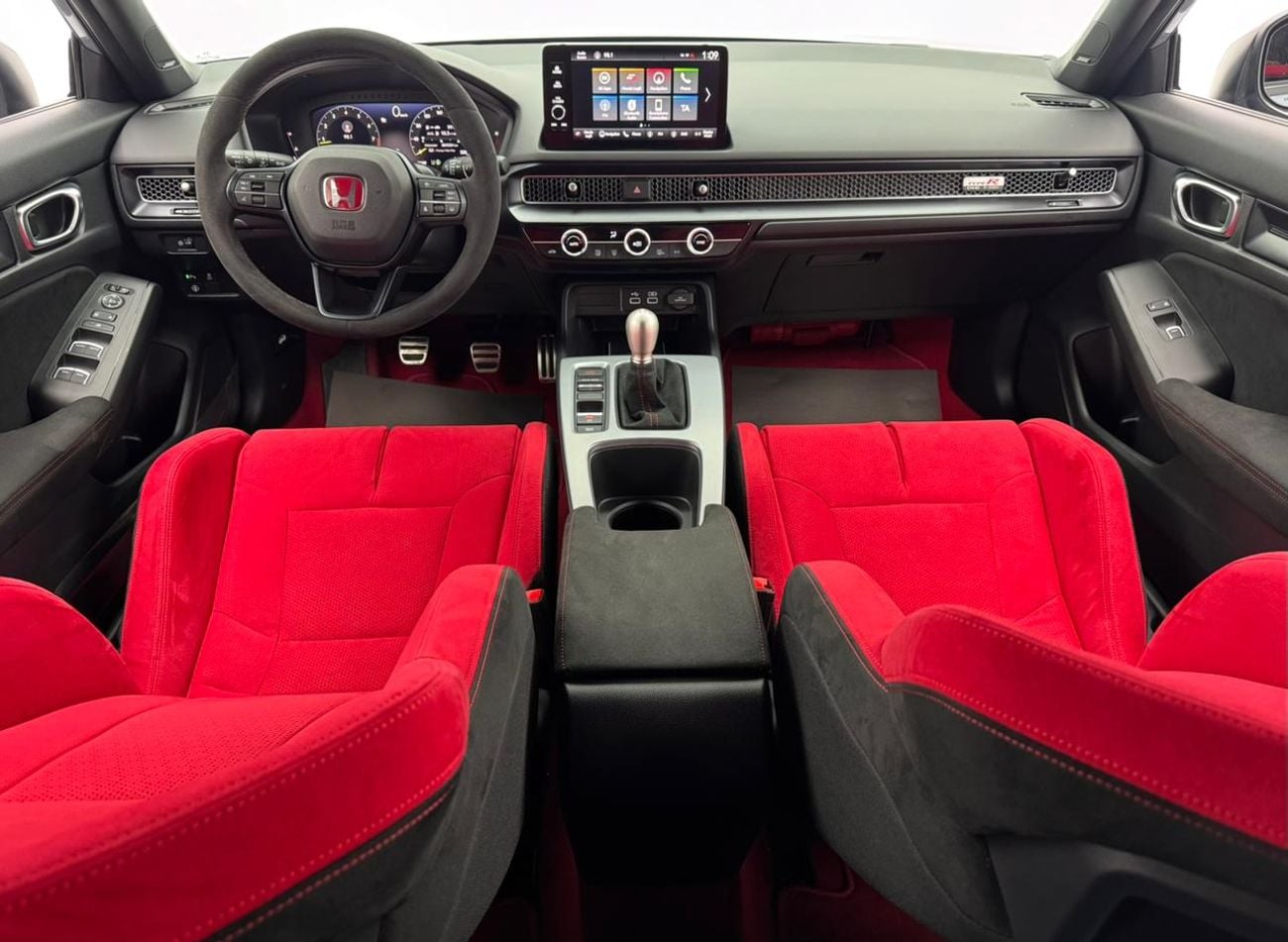 Honda Civic Type R 2.0L MT 2025 Honda Civic Type R, 2030 Honda Warranty and Service Pack, Excellent Condition, GCC