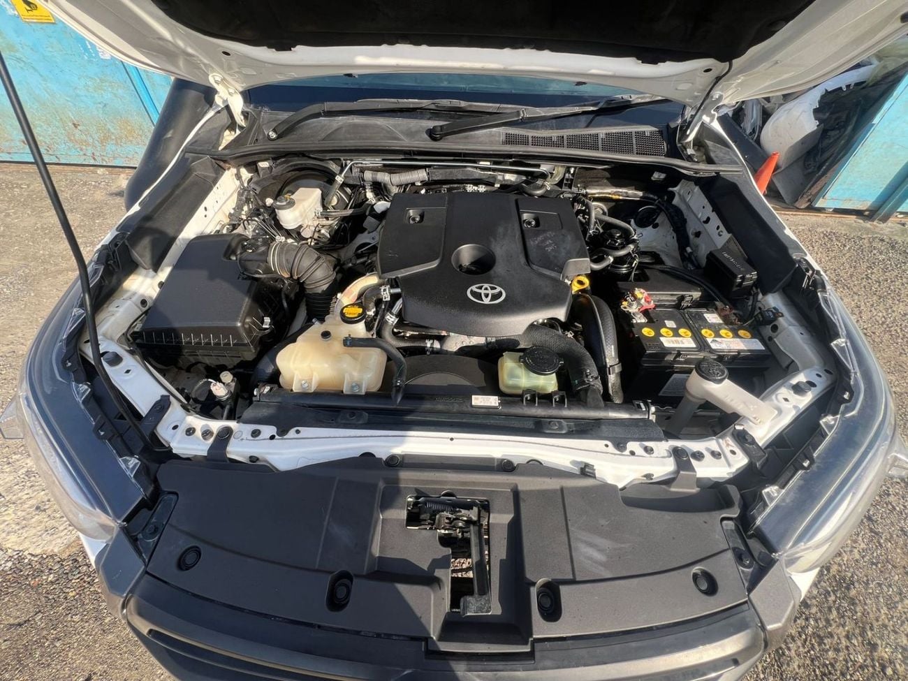 Toyota Hilux diesel engine ,2.8 liter ,manual gear ,year model 2016 ,right hand drive ,only for export available