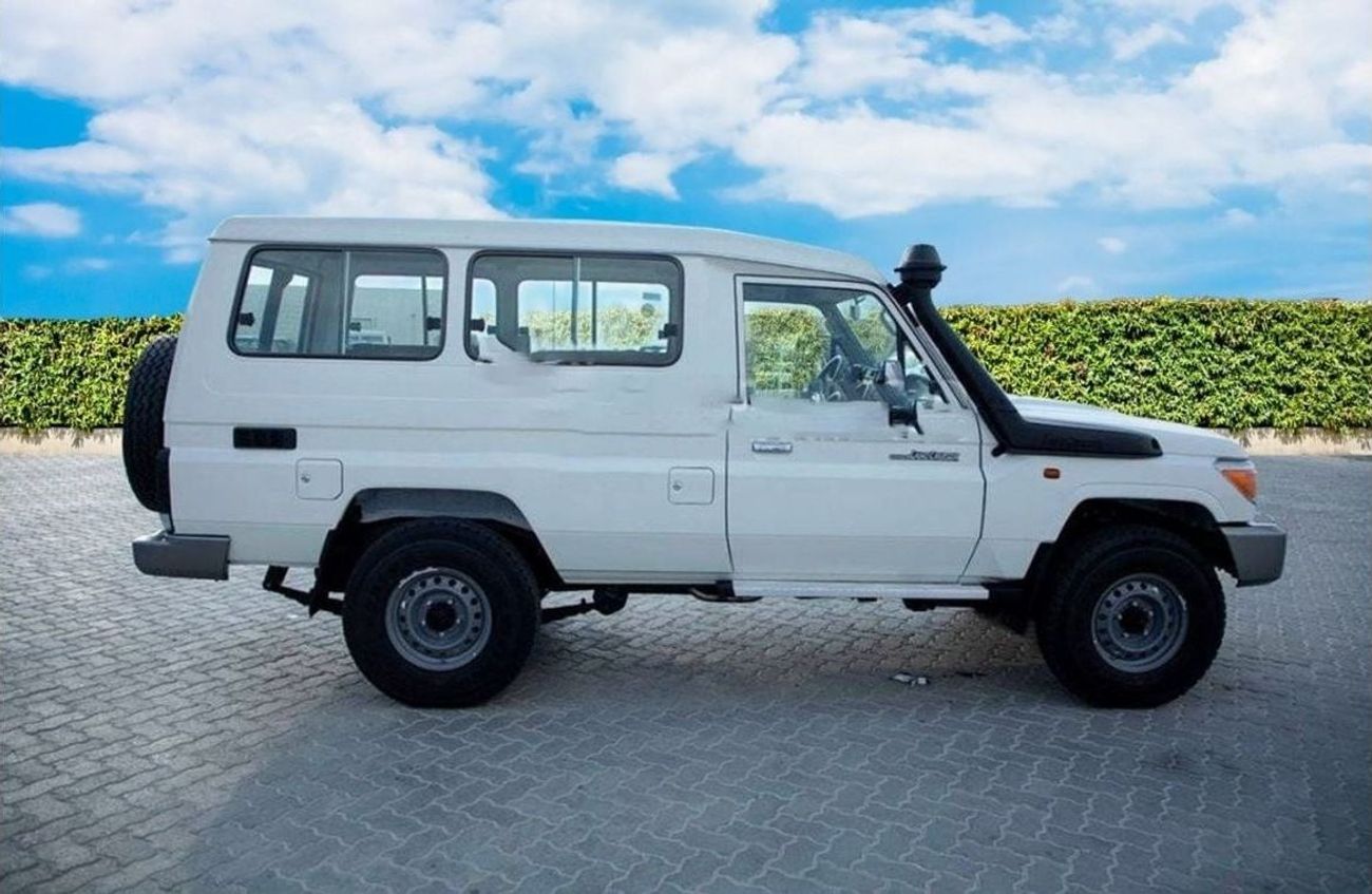 Toyota Land Cruiser 70 V6, 4.0L, PETROL, M/T, 2025 MODEL, 9 SEATS