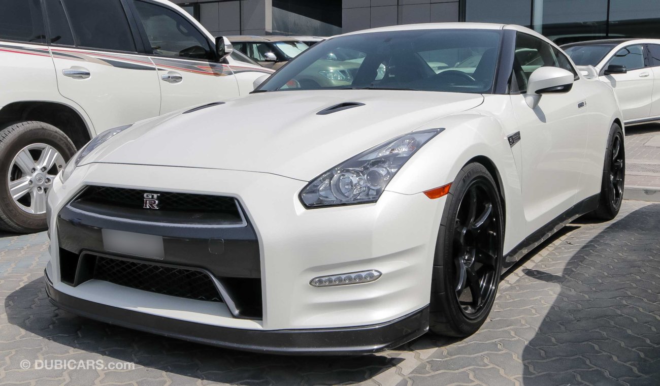 Nissan GT-R