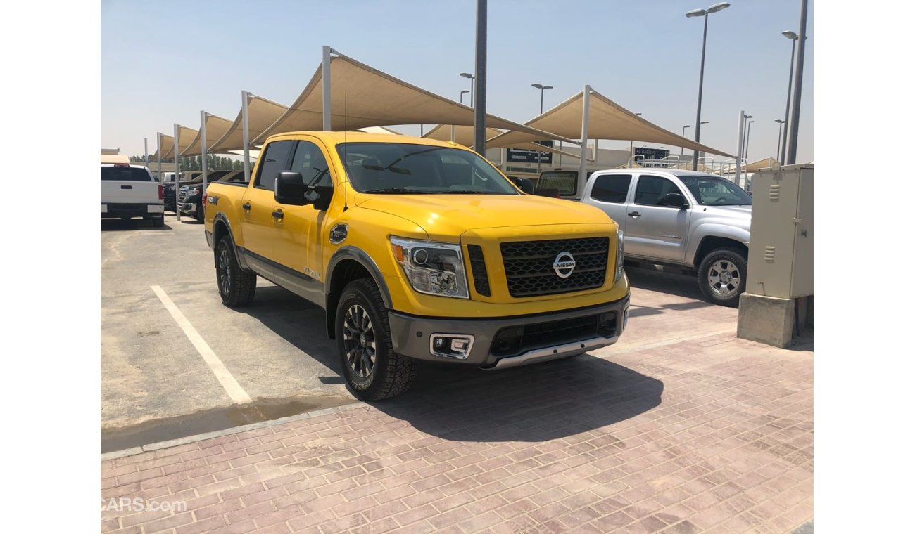 Nissan Titan PRO - 4X