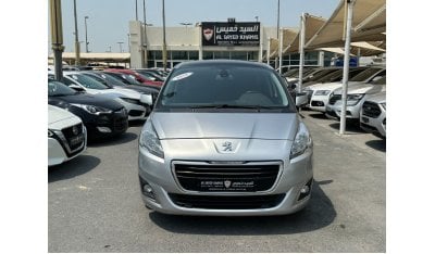 Peugeot 5008 Premium ACCIDENTS FREE - GCC - ORIGINAL PAINT - 1600 CC - PERFECT CONDITION INSIDE OUT