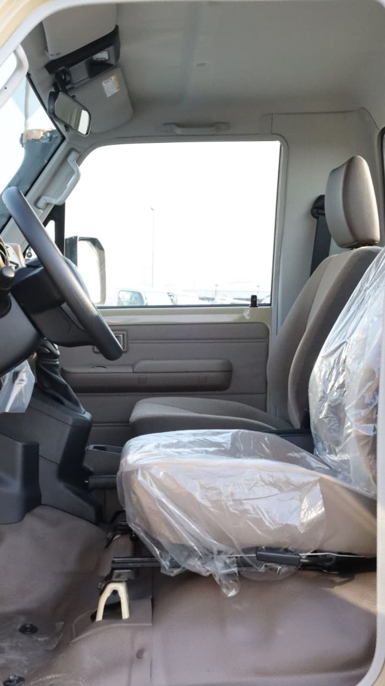 Toyota Land Cruiser Toyota Land Cruiser LC79 SC 4.0 AT 2025 basic GCC