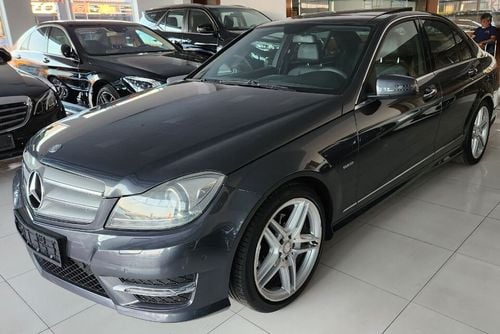 مرسيدس بنز C 200 2014 Mercedes C200 Amg gcc first owner with services  history  clean car