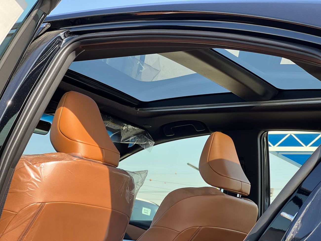 Toyota Camry GLE 2.5L PTR A/T // 2025 // FULL WITH RADAR , COOLING SEATS , PANORAMIC ROOF // SPECIAL OFFER // BY