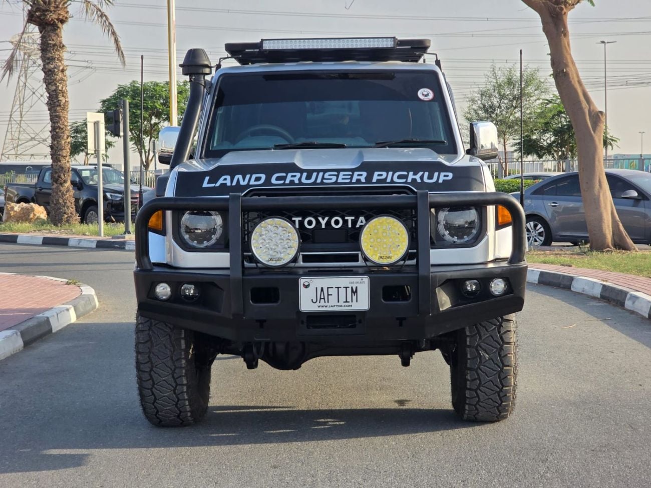 تويوتا لاند كروزر بيك آب -