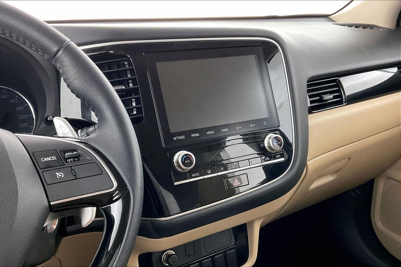 Mitsubishi Outlander GLX Midline| 1 year free warranty | Flood Free