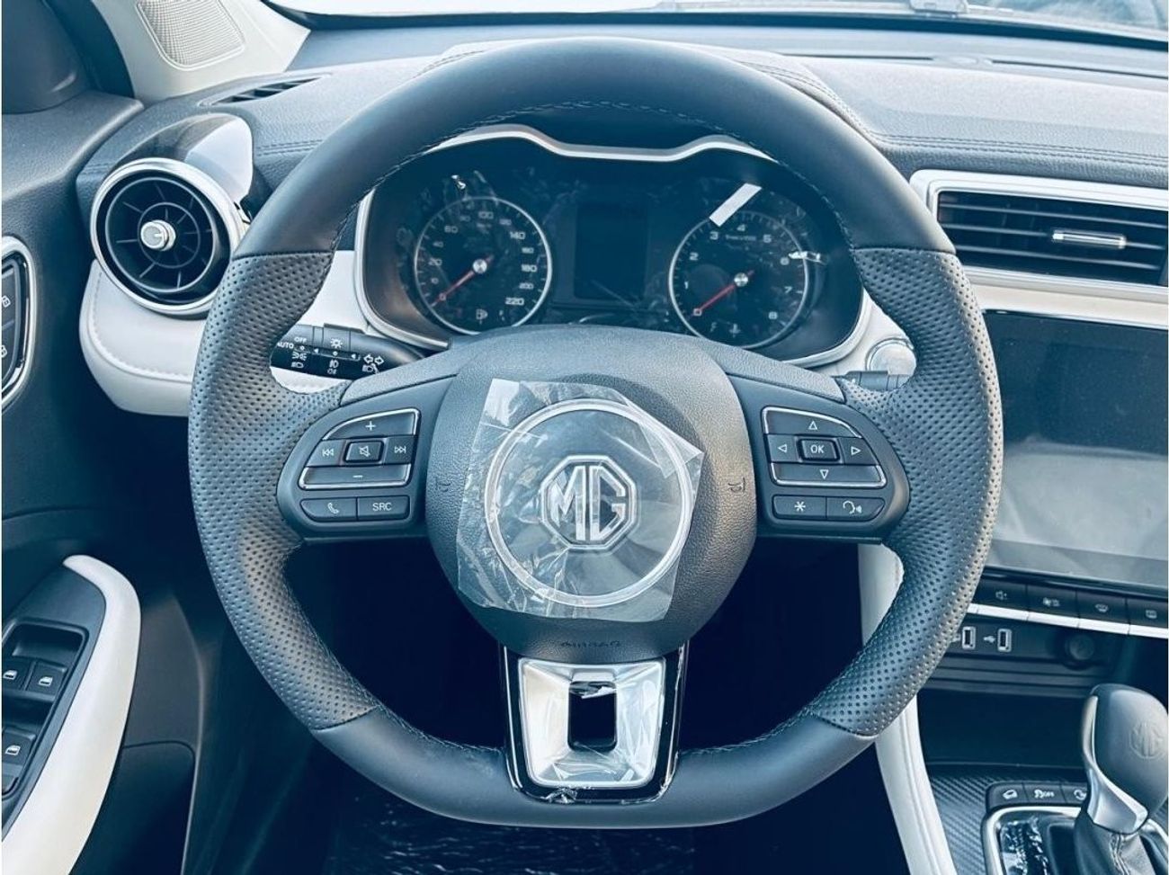 MG ZS 1.5L luxury AT (GCC)