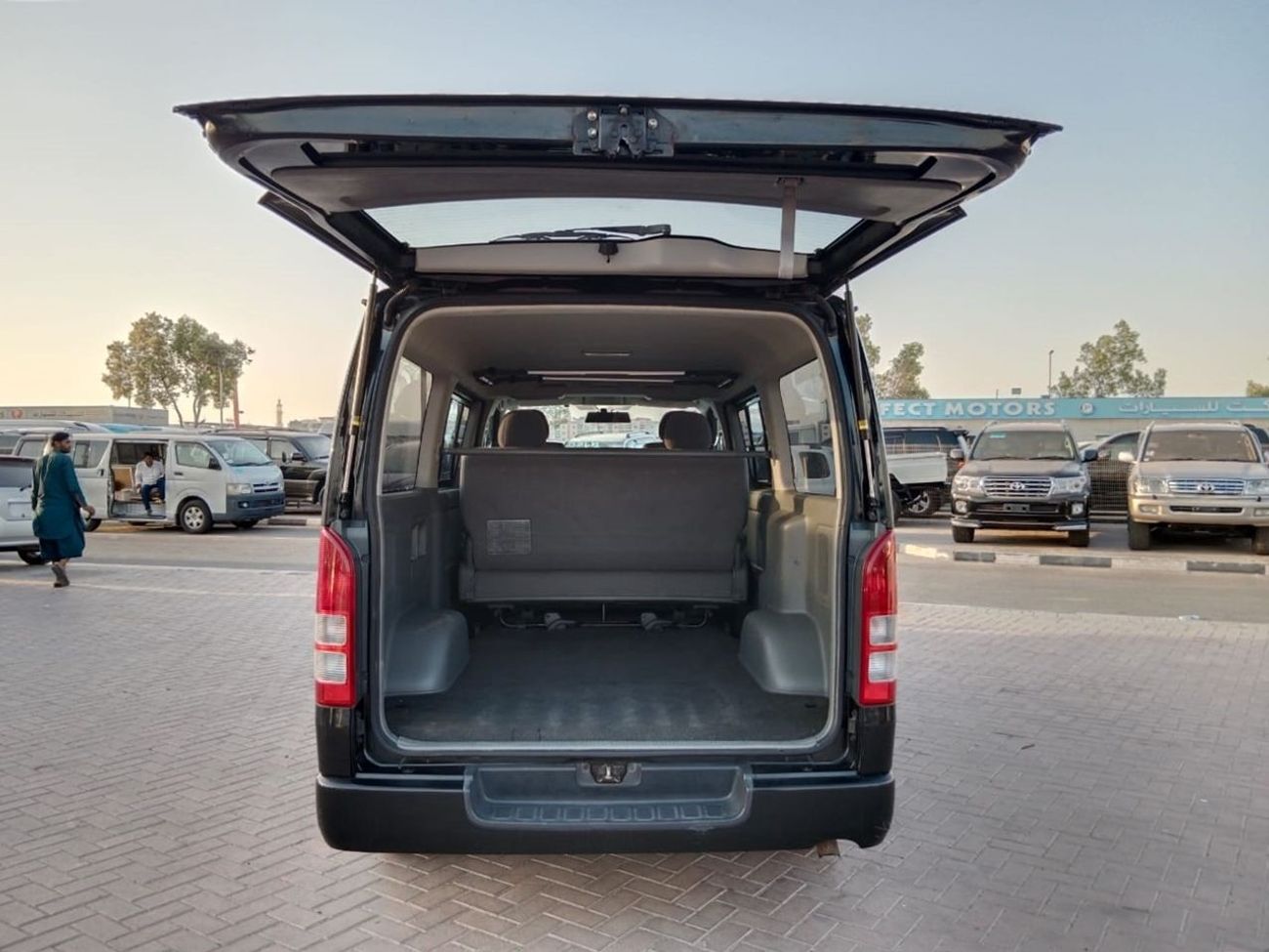 Toyota Hiace TOYOTA HIACE VAN RIGHT HAND DRIVE (PM1430)