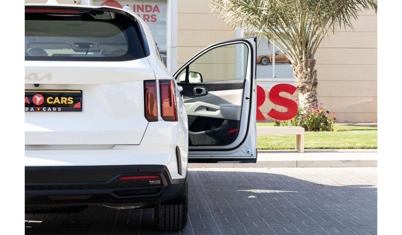 Kia Sorento Base 2.4L FWD Kia Sorento 2023 GCC under Agency Warranty with Flexible Down-Payment.