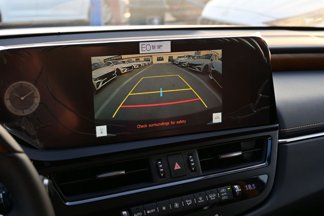 Lexus ES300h Lexus ES300H 2.5L Hybrid, Color Black Model 2024