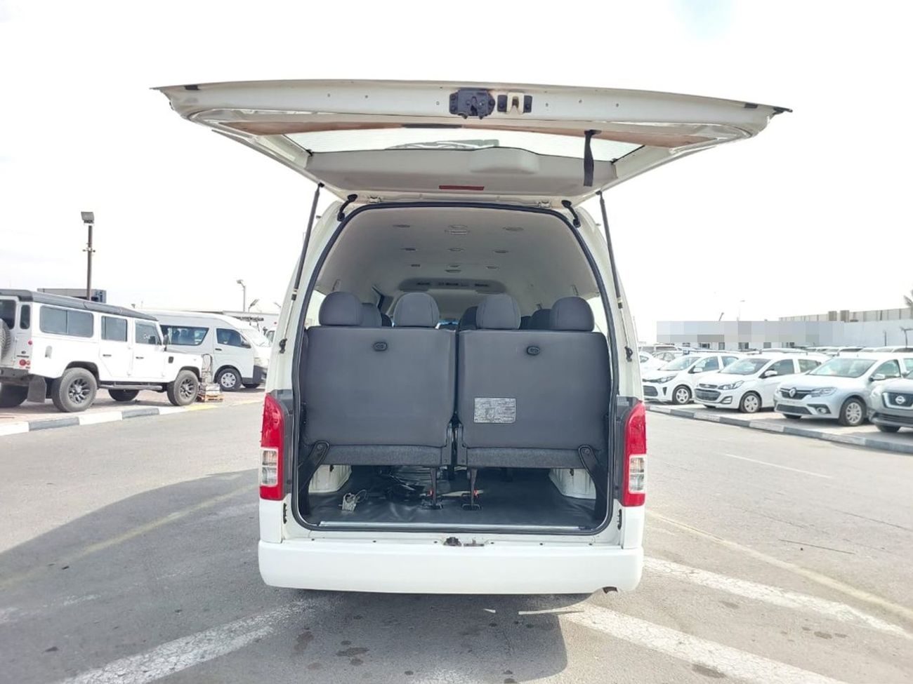 تويوتا هاياس TOYOTA HIACE COMMUTER VAN RHD 2015 MODEL 3.0 L DIESEL AUTOMATIC(PM23061)