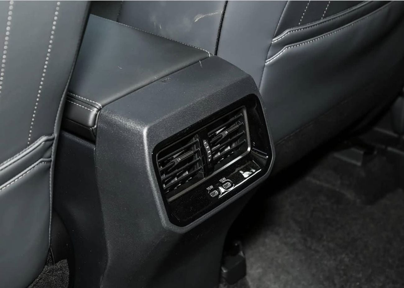 تويوتا راف ٤ Toyota RAV4 Luxury Hybrid 2WD تويوتا RAV4 الفاخرة 2.0 لتر هجينة دفع ثنائي