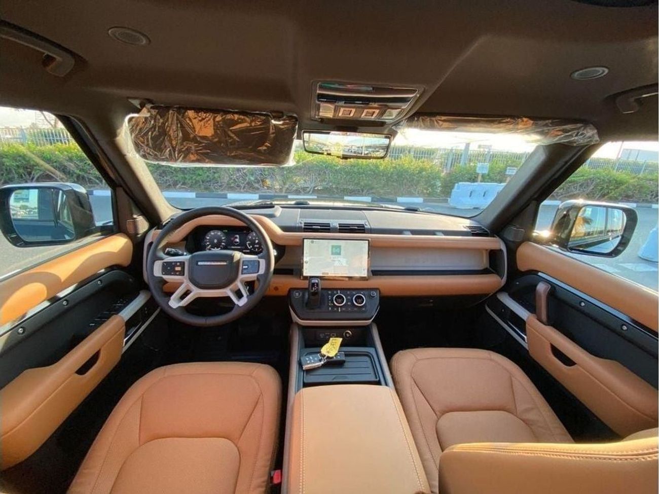 Land Rover Defender 110 HSE P400 3.0L GCC SPEC BRAND NEW UNDER WARRANTY AND SERVICE CONTRACT